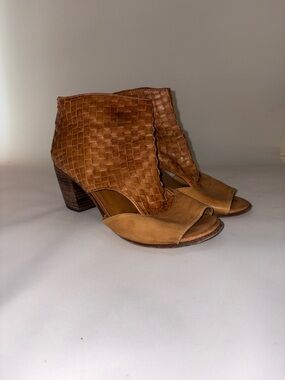 Patricia Nash Rosetta Woven Peep Toe Ankle Booties Size 9.5